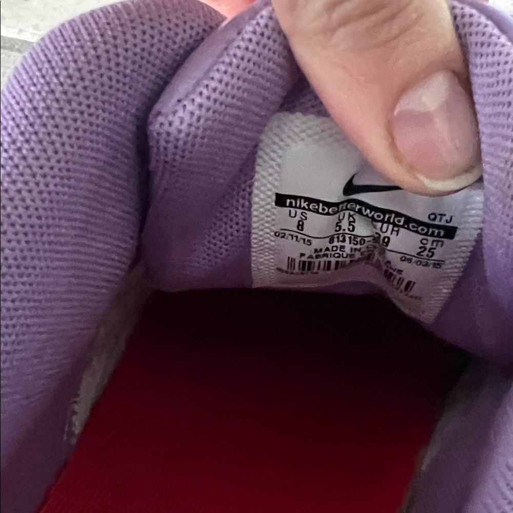 Nike Women's Air Max 90 'Macaroon' in the lavender colorway - Picture 5 of 8